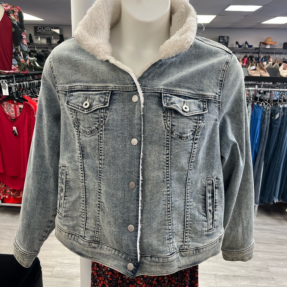 Women's Denim Jacket with Sherpa / plaid Lining